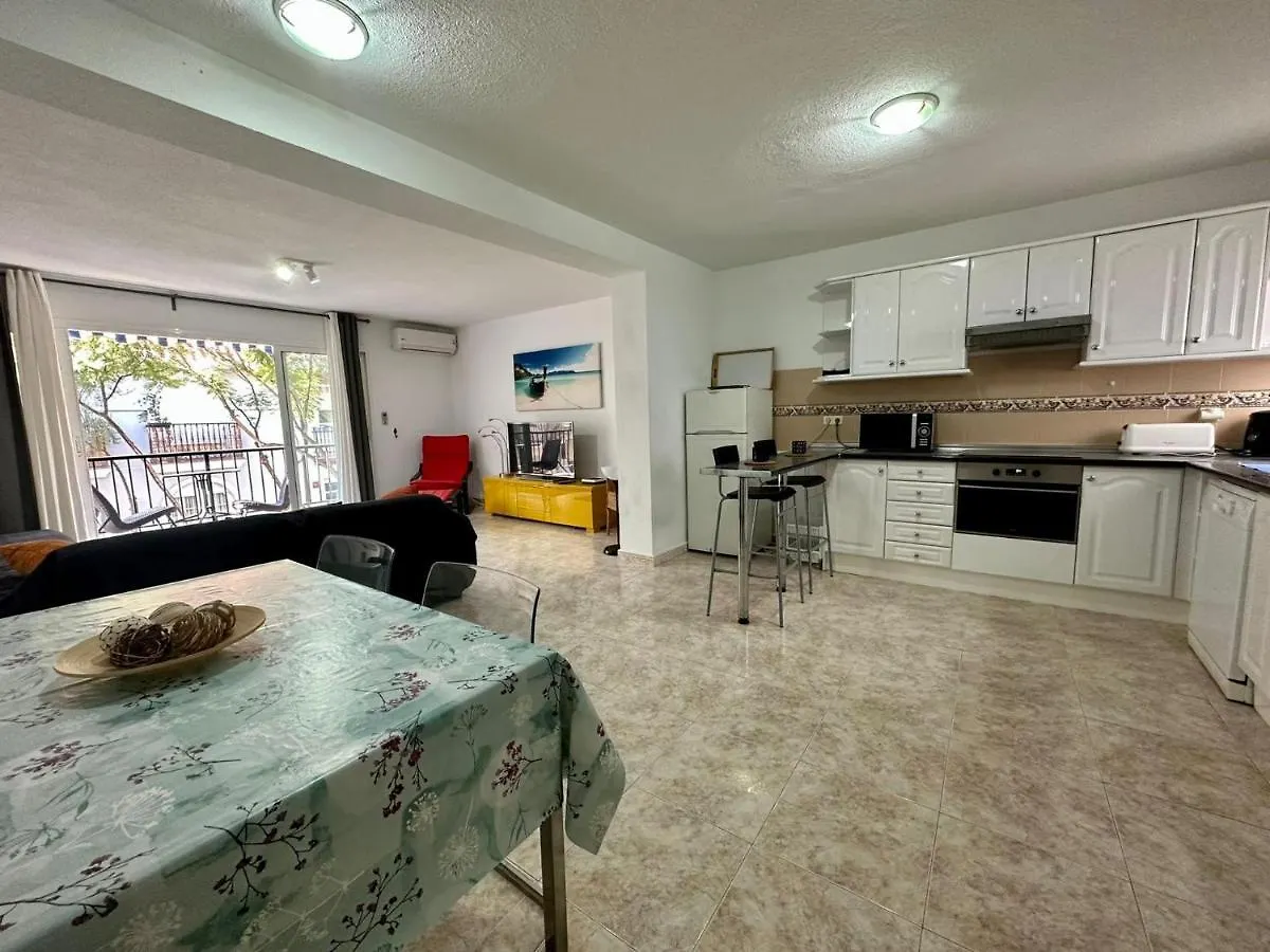 Charming 3-Bed Apartment In Fuengirola